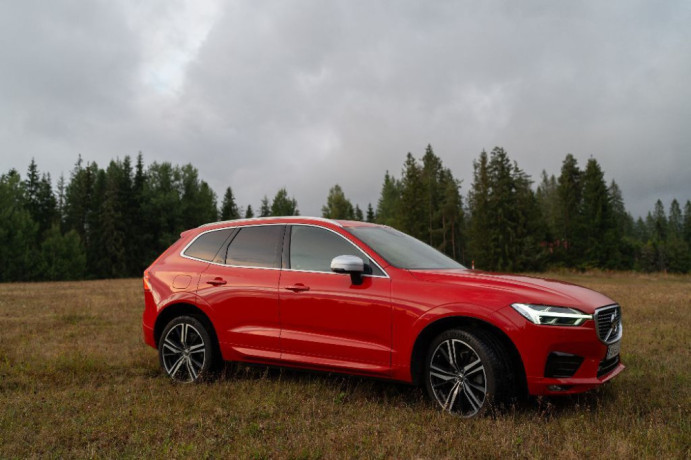 volvo-xc60-t6-r-design-awd-at-228kw310hp-a8-big-0