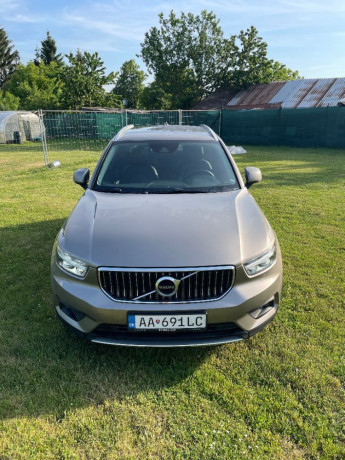 volvo-xc40-d3-inscription-at-110kw-150hp-este-v-zaruke-volvo-big-3
