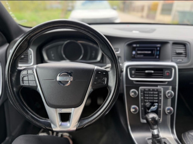 volvo-v60-d5-r-design-158kw-big-3