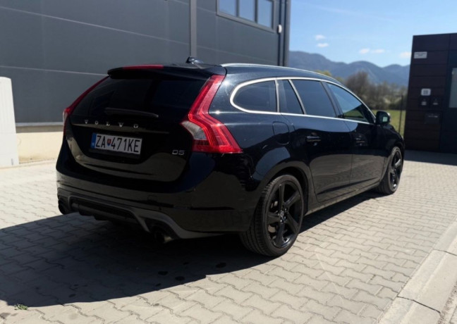 volvo-v60-d5-r-design-158kw-big-1