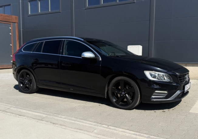 volvo-v60-d5-r-design-158kw-big-0