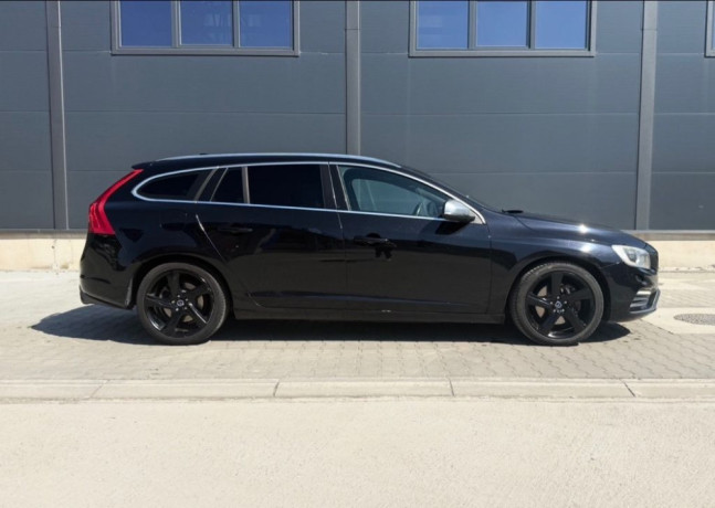volvo-v60-d5-r-design-158kw-big-2