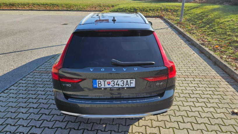 volvo-v90-cross-country-pro-d4-big-2
