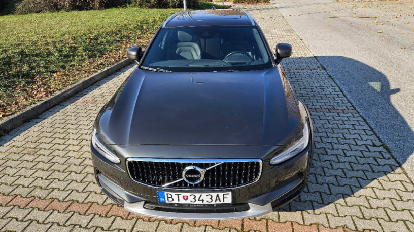 volvo-v90-cross-country-pro-d4-big-1