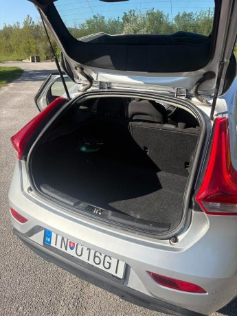 volvo-v40-d2-momentum-powershift-84kw115hp-a6-big-2