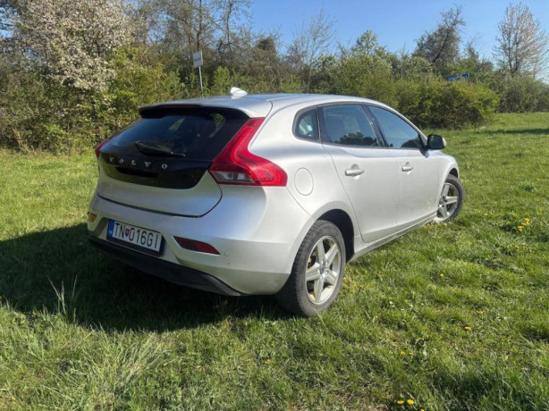 volvo-v40-d2-momentum-powershift-84kw115hp-a6-big-1