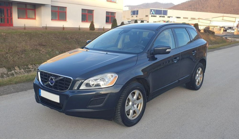 volvo-xc60-xc60-d3-awd-kinetic-120kw163hp-m6-big-0