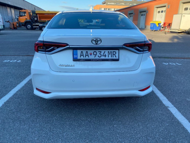 toyota-corolla-15-dynamic-force-active-92kw-125hp-m6-dph-big-3