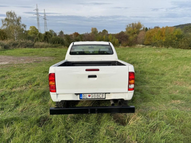 toyota-hilux-24-d-4d-big-3