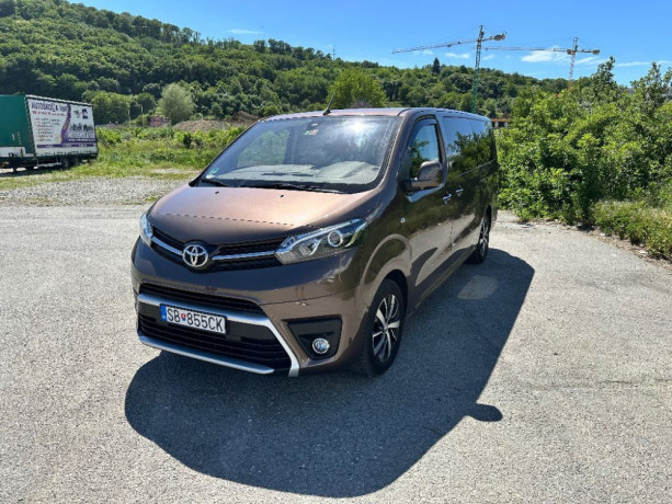 toyota-proace-verso-family-20-d-4d-180-l2-a8-130kw177hp-a8-big-0
