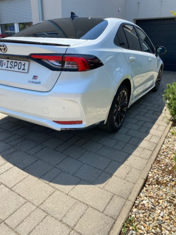 toyota-corolla-18-hybrid-e-cvt-gr-sport-72kw98hp-a1-big-3