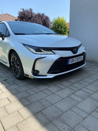 toyota-corolla-18-hybrid-e-cvt-gr-sport-72kw98hp-a1-big-0