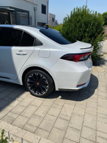 toyota-corolla-18-hybrid-e-cvt-gr-sport-72kw98hp-a1-big-2