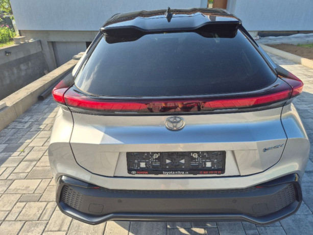 toyota-c-hr-toyota-c-hr-plug-in-executive-big-3