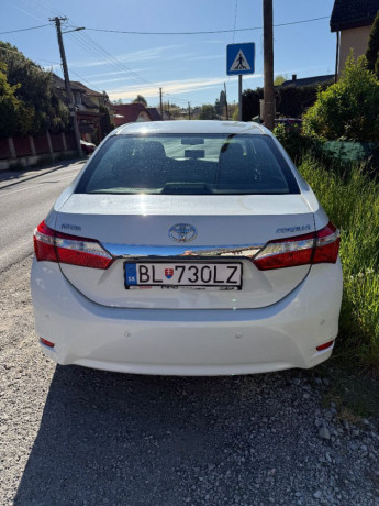 toyota-corolla-16-at-big-1