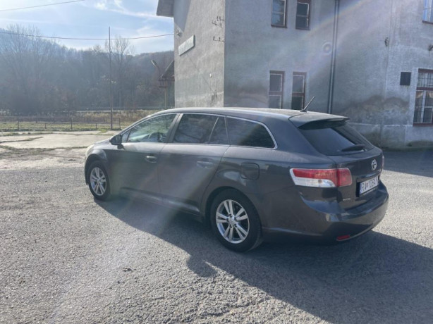 toyota-avensis-combi-20-d-4d-exclusive-big-1