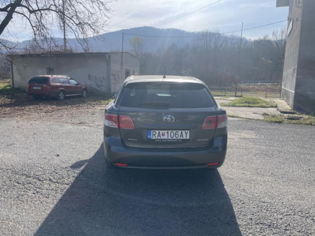 toyota-avensis-combi-20-d-4d-exclusive-big-2