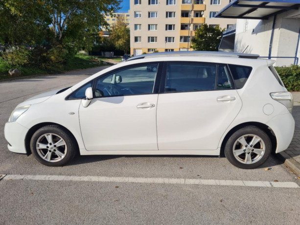 toyota-verso-20-i-d-4d-125-active-big-2