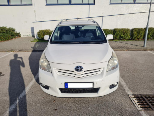 toyota-verso-20-i-d-4d-125-active-big-3