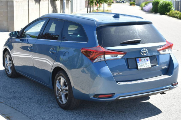 toyota-auris-touring-sports-14-l-d-4d-active-big-2