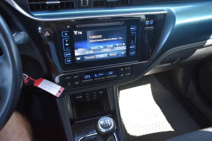 toyota-auris-touring-sports-14-l-d-4d-active-big-3