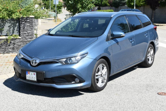 toyota-auris-touring-sports-14-l-d-4d-active-big-0