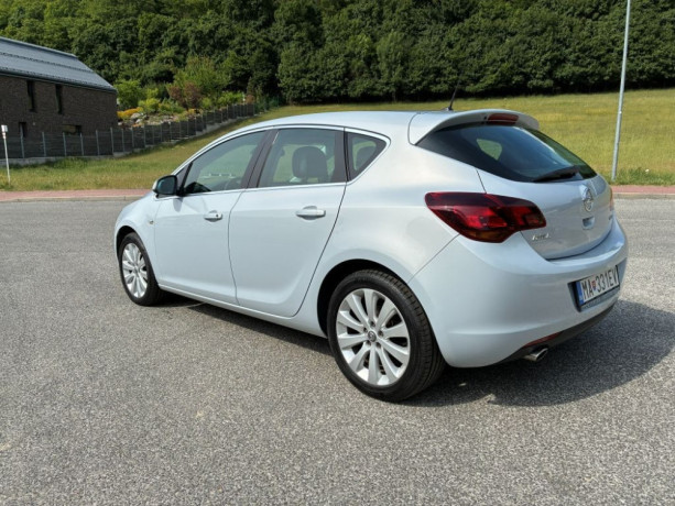 opel-astra-14-turbo-140k-cosmo-103kw140hp-m6-big-2