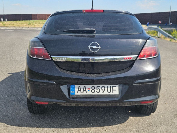 opel-astra-gtc-17-cdti-big-2