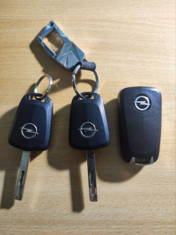 opel-astra-17-cdti-cosmo-100k-74kw100hp-m5-big-0