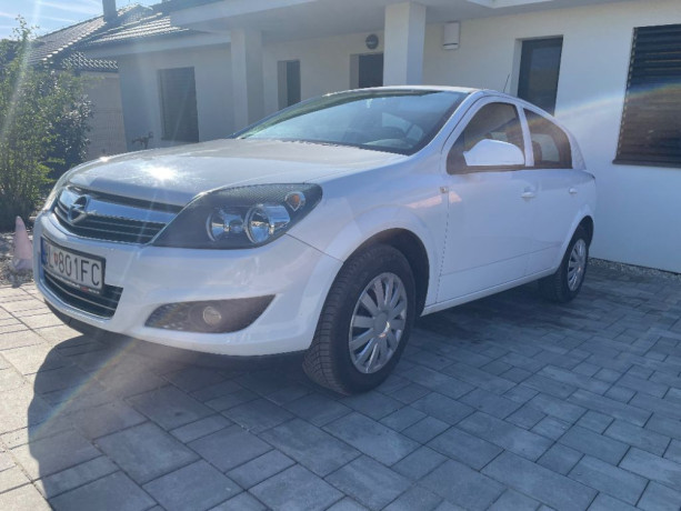 opel-astra-sport-tourer-opel-astra-big-1