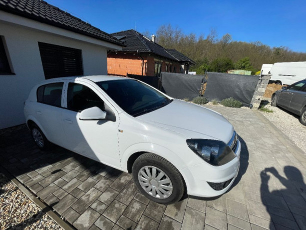 opel-astra-sport-tourer-opel-astra-big-0