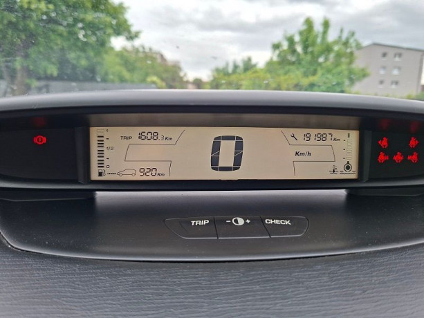 citroen-c4-sedan-citroen-c4-5dv-big-2
