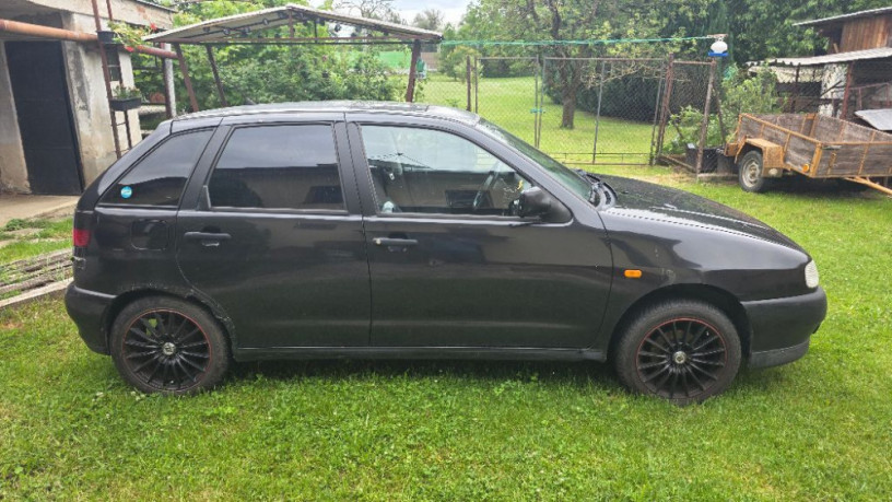 seat-ibiza-16-mpi-stella-1999-limitovana-edicia-big-3