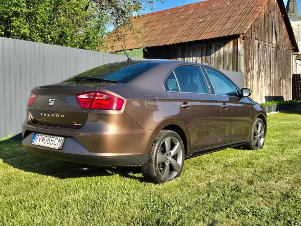 seat-toledo-10-tsi-110k-fr-line-family-81kw110hp-m6-big-2