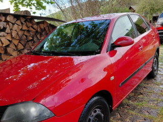 seat-cordoba-prava-strana-havarovana