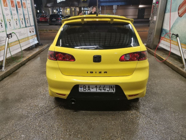 seat-ibiza-14i-16v-signo-55kw75hp-m5-big-2