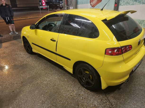 seat-ibiza-14i-16v-signo-55kw75hp-m5-big-3