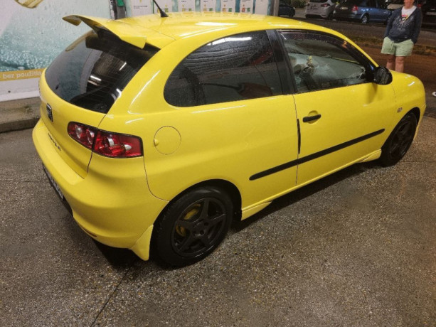 seat-ibiza-14i-16v-signo-55kw75hp-m5-big-1