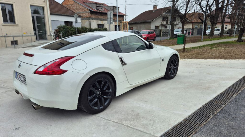 nissan-370-z-manual-big-1