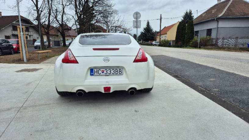 nissan-370-z-manual-big-2