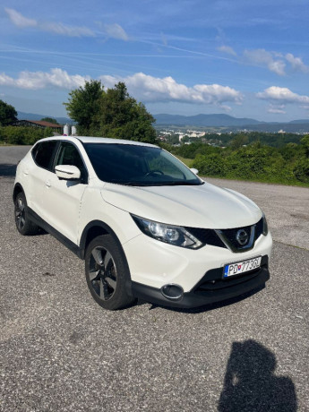 nissan-qashqai-2-15-dci-acenta-4x2-eu5-81kw109hp-m6-big-2