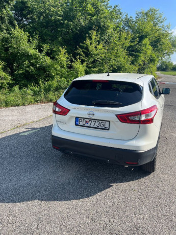 nissan-qashqai-2-15-dci-acenta-4x2-eu5-81kw109hp-m6-big-1