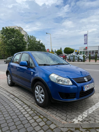 suzuki-sx4-15-glx-urban-line-73kw99hp-m5-big-0
