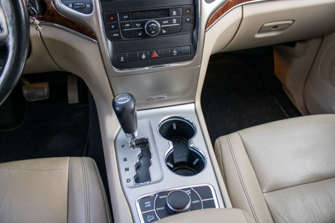 jeep-grand-cherokee-2012-big-1