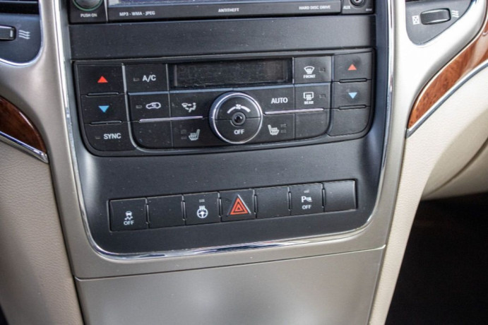 jeep-grand-cherokee-2012-big-0