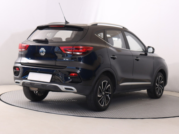 mg-zs-suv-15-emotion-plus-sr1maj-big-3