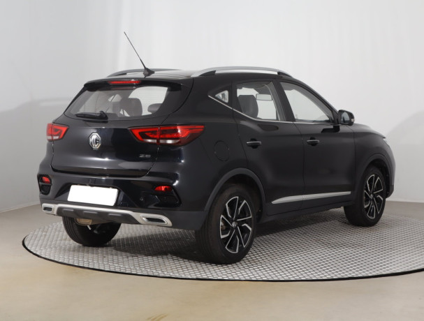 mg-zs-suv-15-emotion-plus-sr1maj-big-3