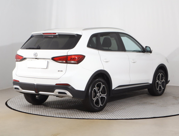mg-zs-suv-15-i-emotion-servkniha-koza-big-3