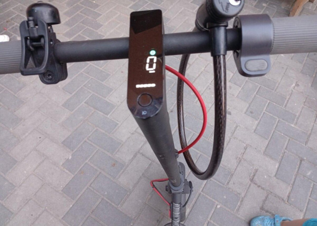xianomi-elektric-scooter-4-big-1