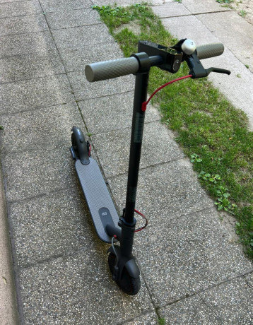 xiaomi-scooter-m365-skladacia-el-kolobezka-big-1